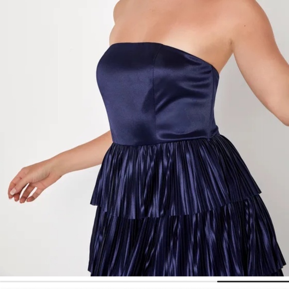 Elevating Evening Navy Blue Strapless Tiered Plisse Dress - Picture 4 of 8